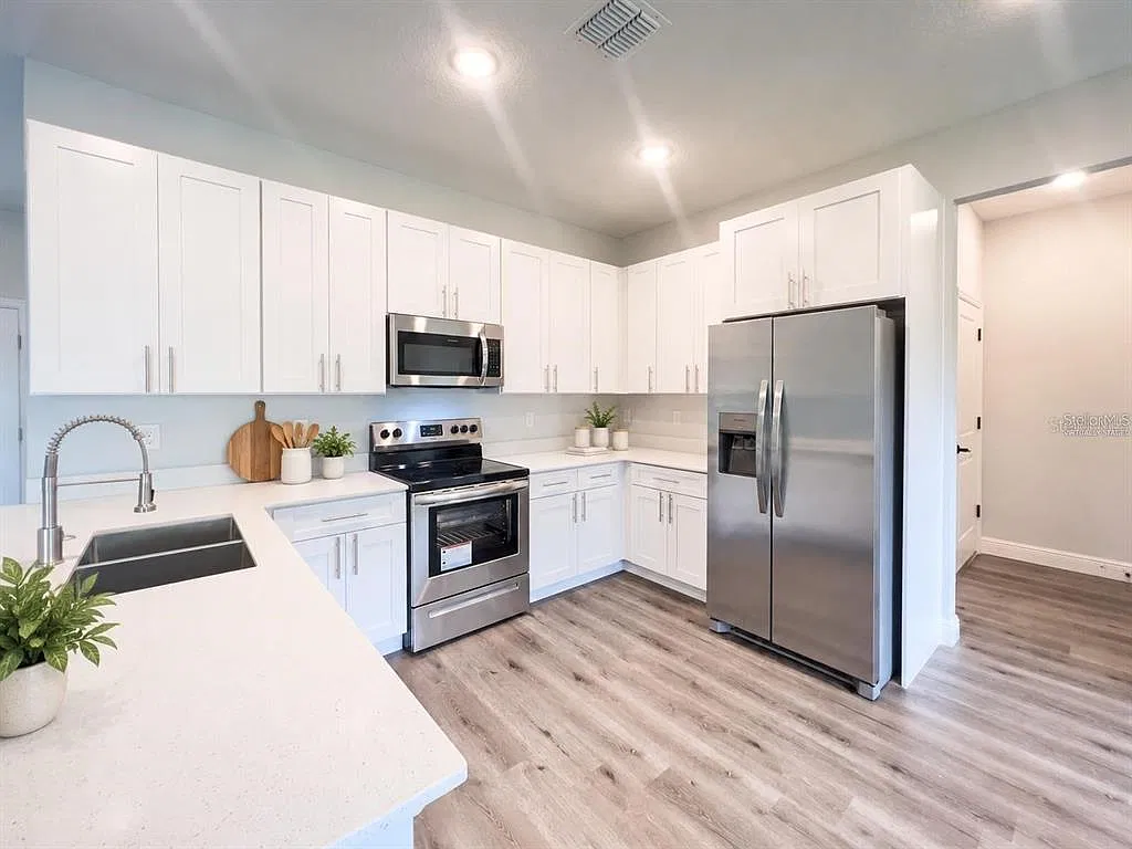 4 bed, 2.0 bath, 1694 sqft, $2,497 — Photo 3
