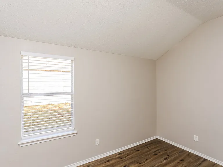 312 Singleton Dr — Photo 12