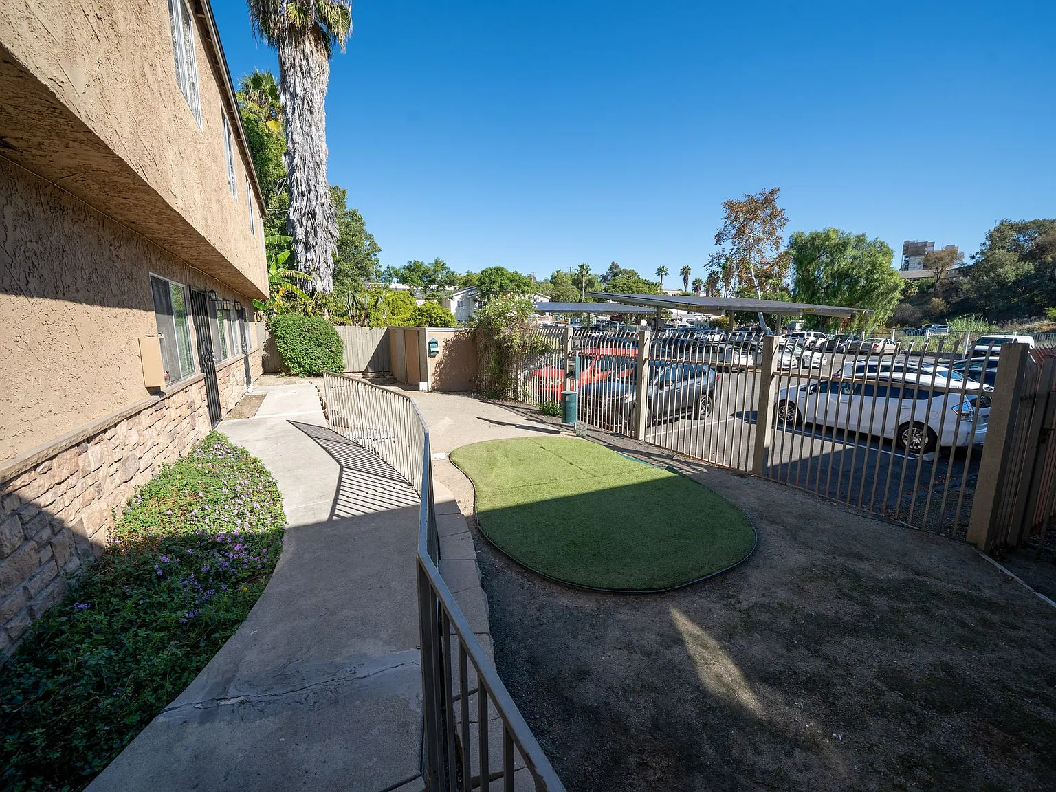 Auburn Apartments — Photo 3