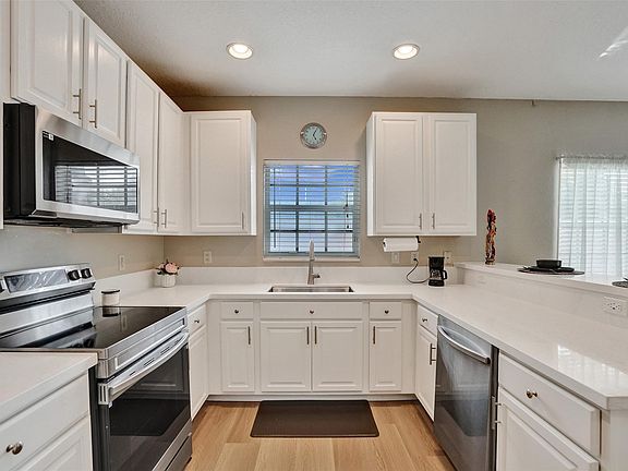 3rd image of 636 NW 127th Avenue