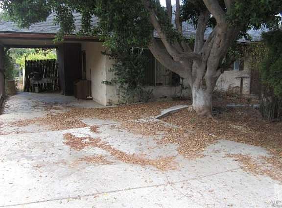 3rd image of 33 Taormina Ln