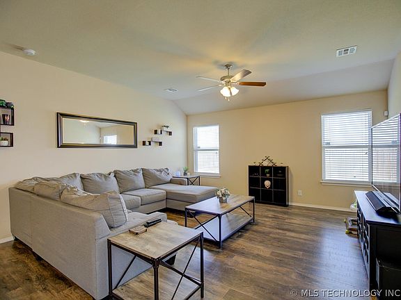 2nd image of 9202 S 251st East Ave