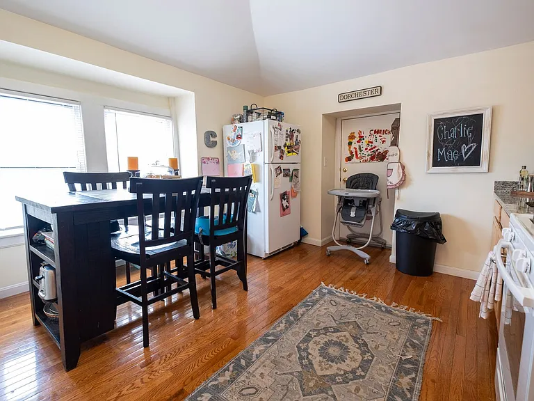 40 Port Norfolk St — Photo 2