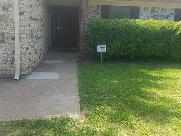 2nd image of 702 Pepperidge Dr