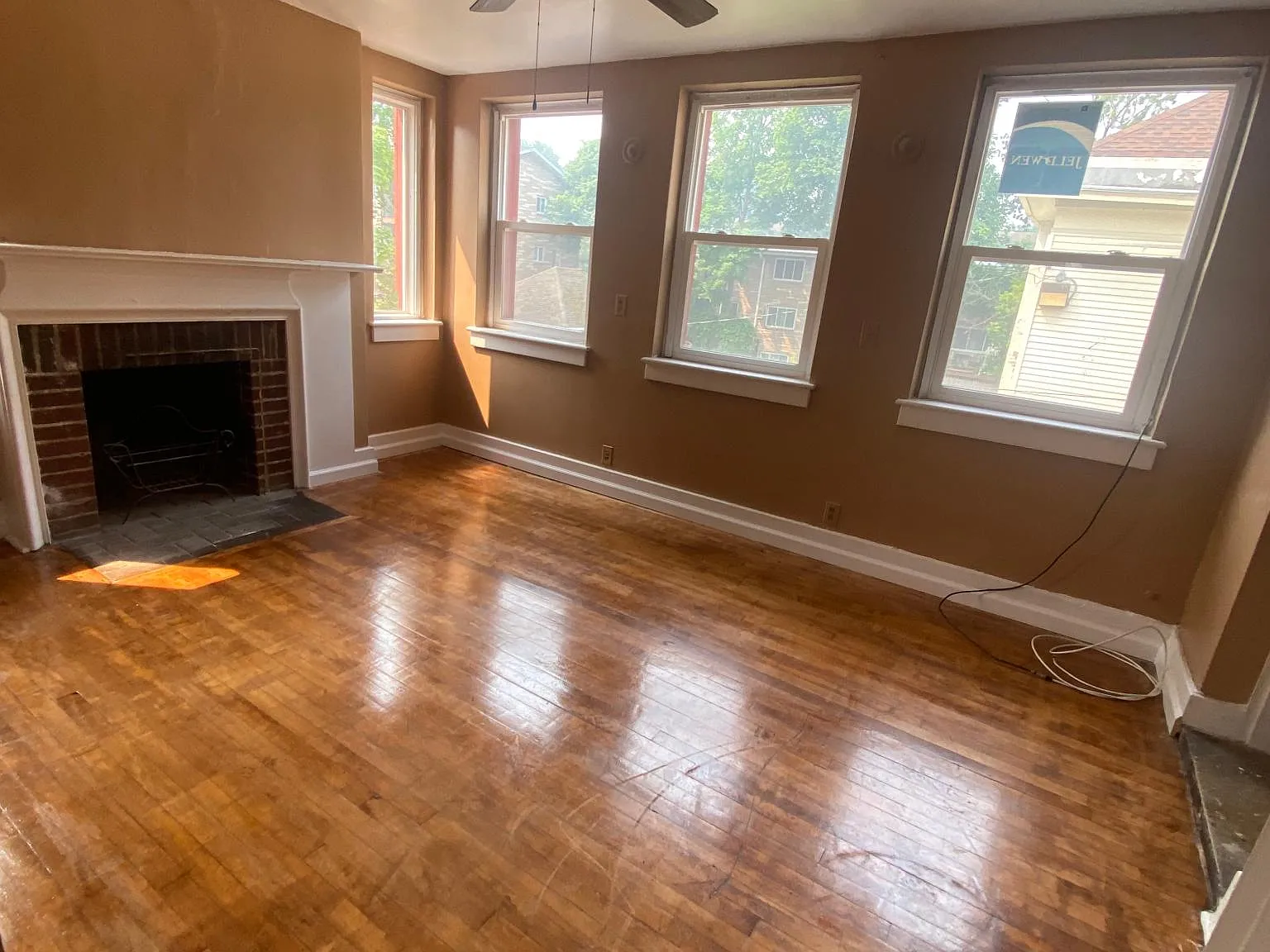 2 bed, 900 sqft, $1,300 — Photo 1