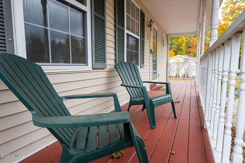 4th image of 38 Autumn Lane
