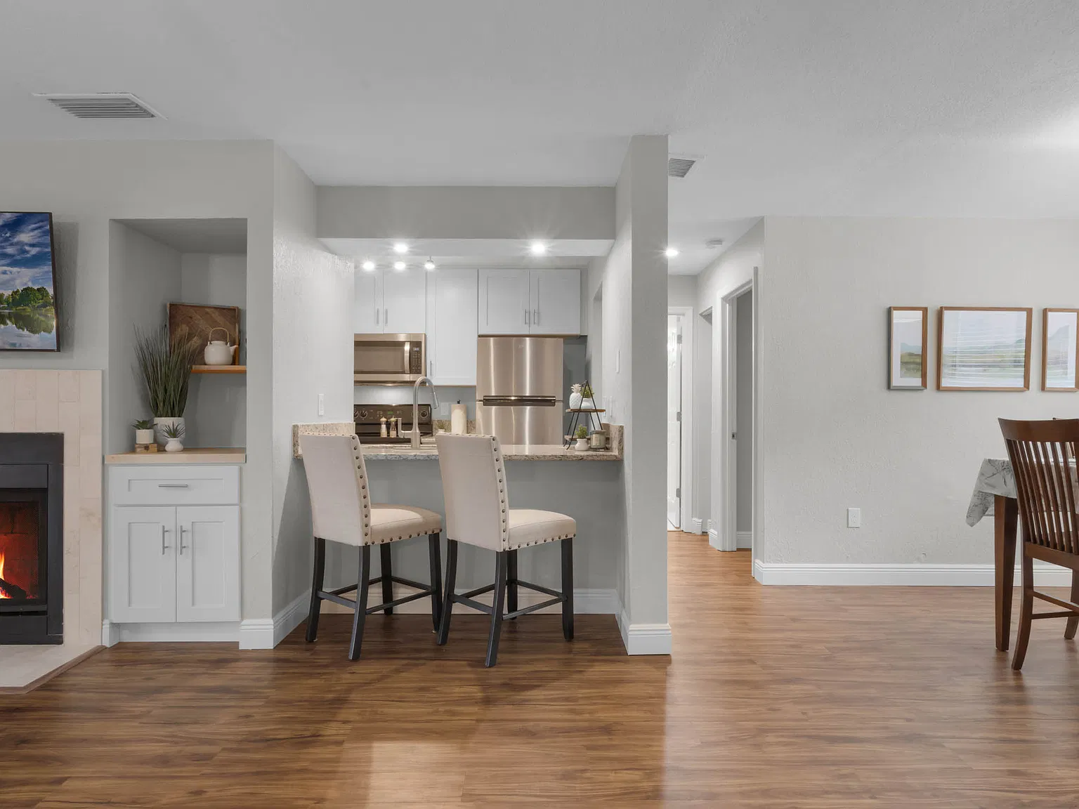 2 bed, 1139 sqft, $2,100 — Photo 3