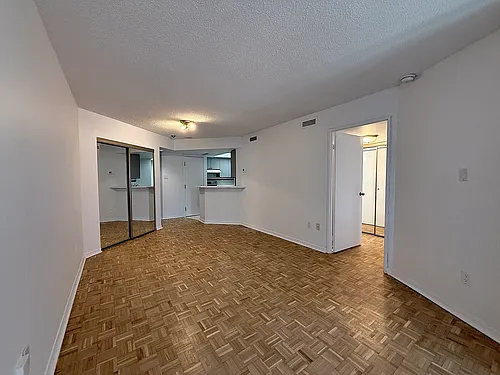 1001 Bay St #907 Photo 1