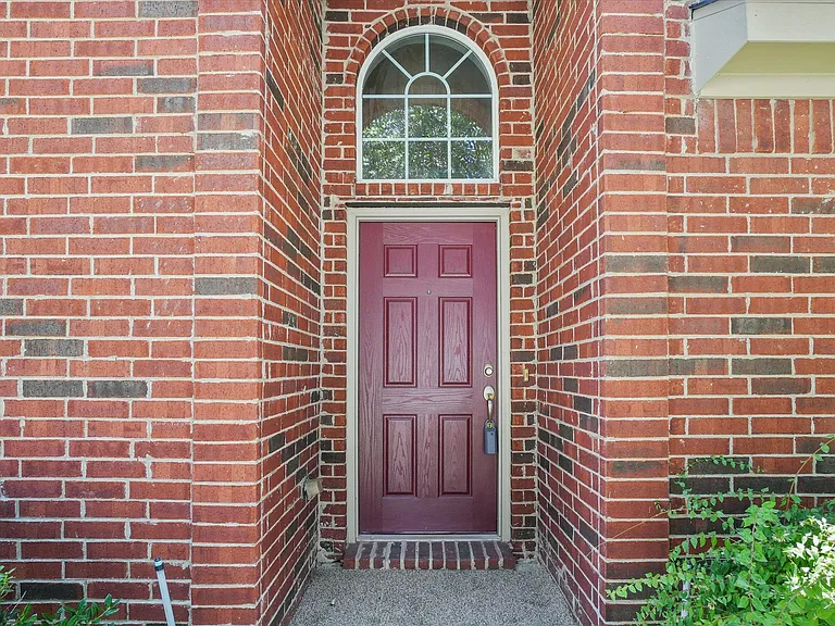 1612 Balboa Ln — Photo 4
