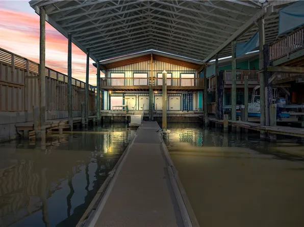 318 W Cotter Ave #2, Pt Aransas, TX 78373