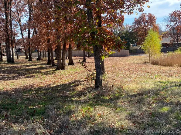 635 Woodlands Dr, Tahlequah, OK 74464