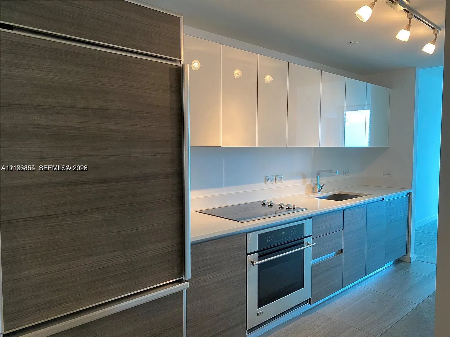 1100 Millecento Residence — Photo 3