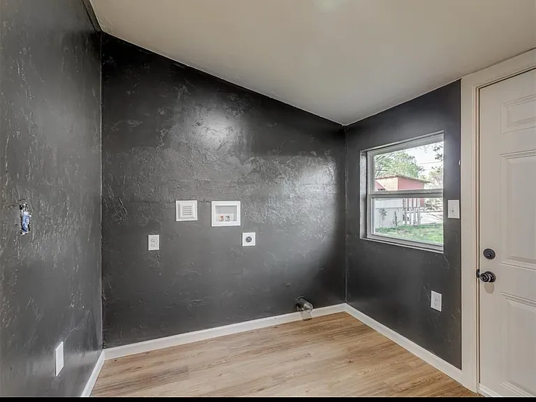 406 S Market Ave — Photo 10
