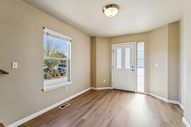3 bed, 2.0 bath, 1100 sqft, $1,695 — Photo 3