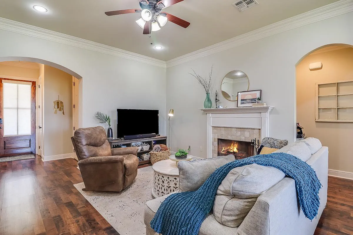 3 bed, 1484 sqft, $1,800 — Photo 4