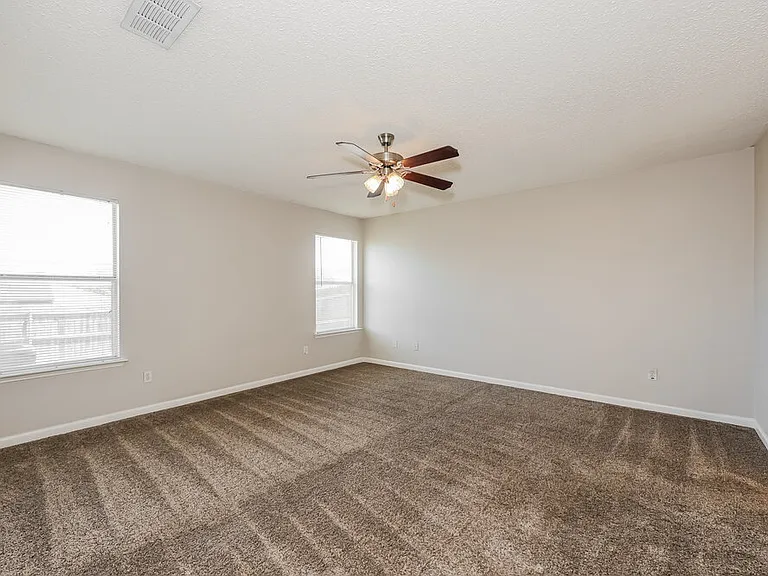 2400 Stagecoach St — Photo 10