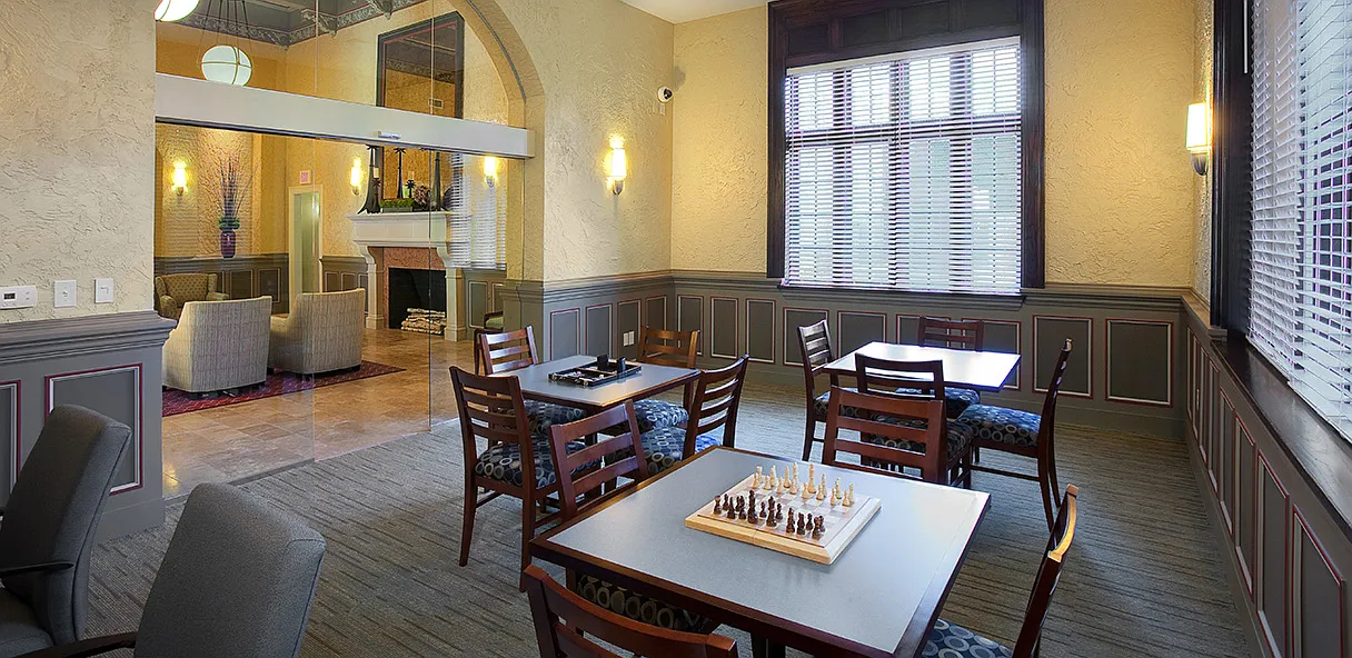 Valentine Apartments — Photo 4
