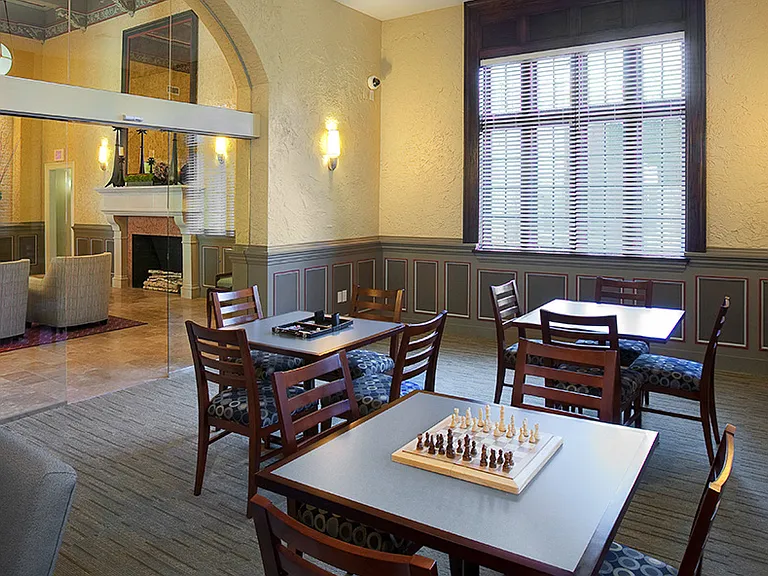 Valentine Apartments — Photo 4