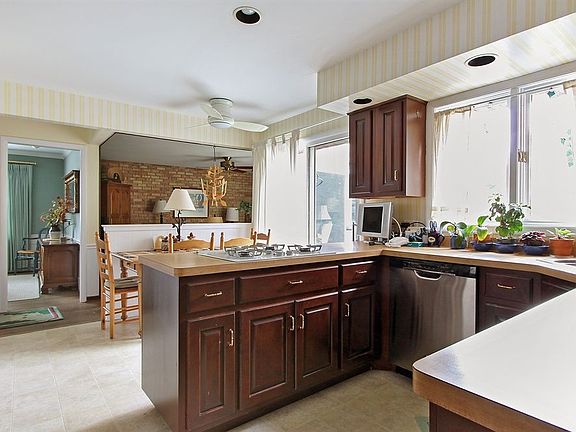 3rd image of 1884 Somerset Ln