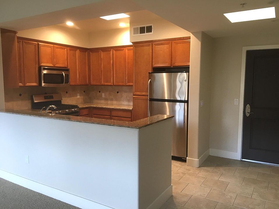 Large Gourmet Kitchen with skylights in kitchen & front entry