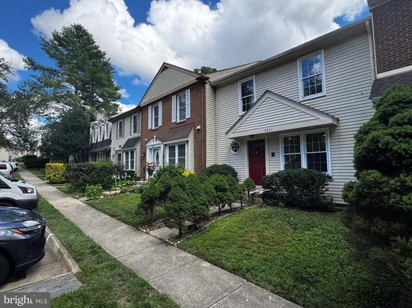 8847 Winding Hollow Way, Springfield, VA 22152