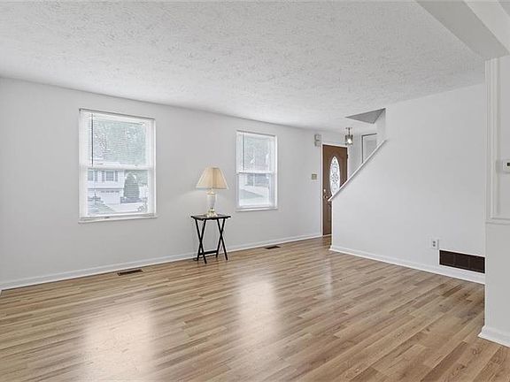 4th image of 1932 Strawbridge Dr
