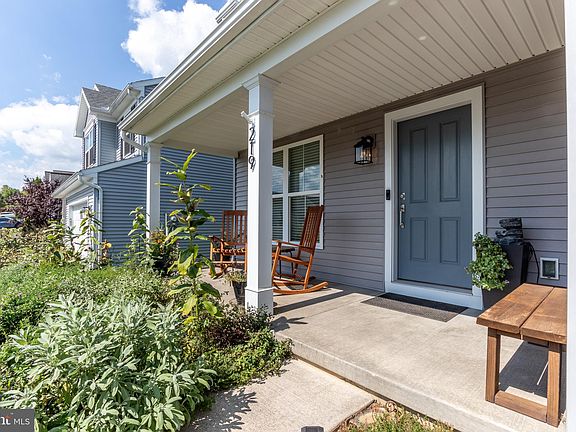 3rd image of 219 Barrington Ln