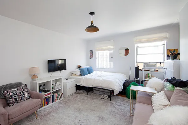 Rented by R New York | media 23