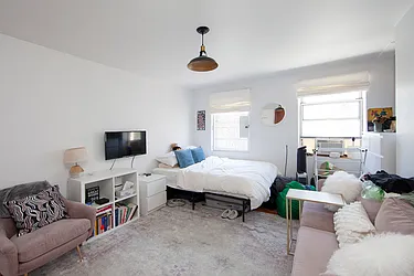 Rented by R New York