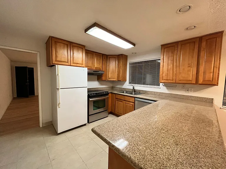 3025 NE 59th Ave — Photo 3
