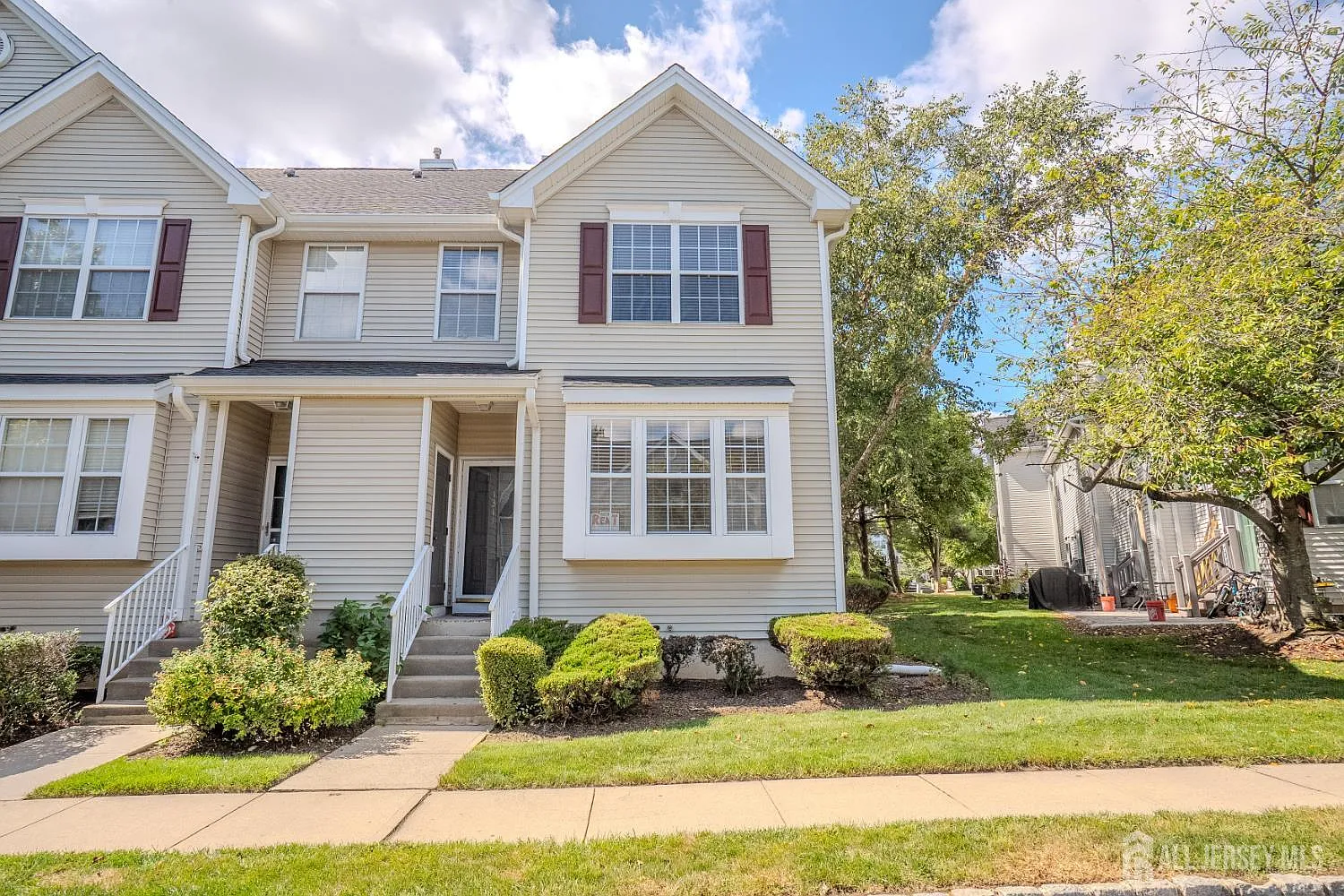3 bed, 2.5 bath, 1584 sqft, $3,300 — Photo 1