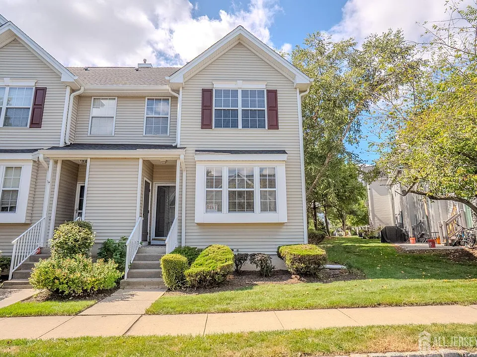 1311 Blossom Cir