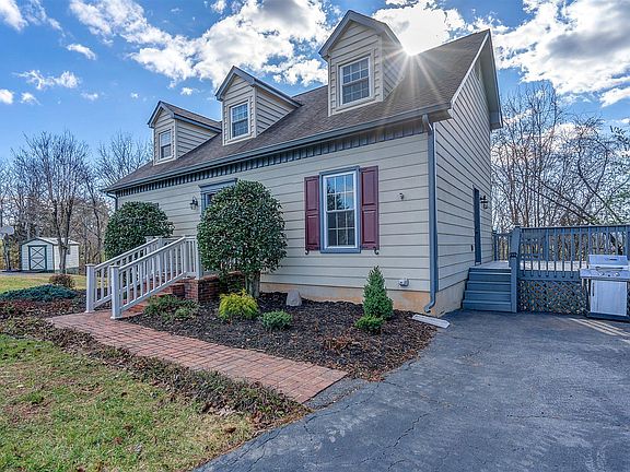 3rd image of 4723 Lantern St