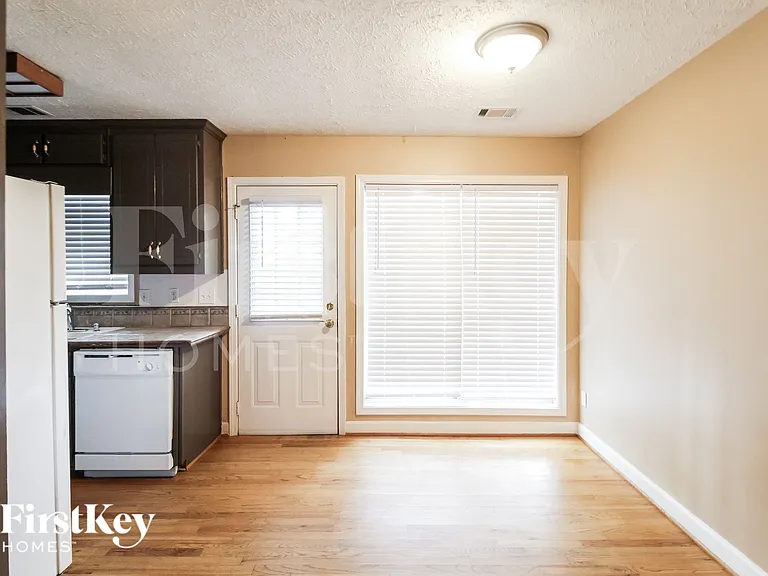 5082 Memory Ln — Photo 5