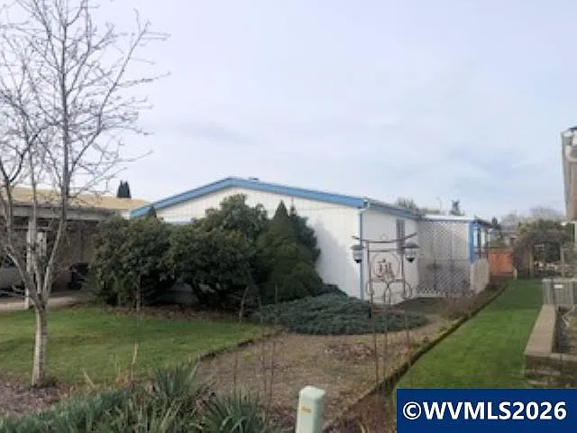 300 SE Lacreole Dr Unit 219 photo 1