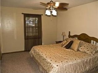 1182 S Delaware St, Tonganoxie, KS 66086