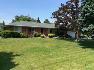 915 Napoleon Rd, Bowling Green, OH 43402