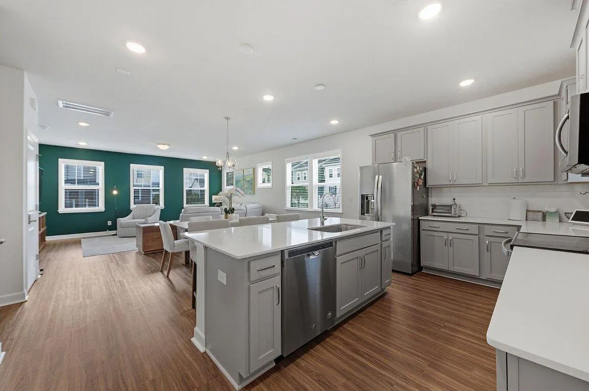 301 Lanyard St — Photo 3