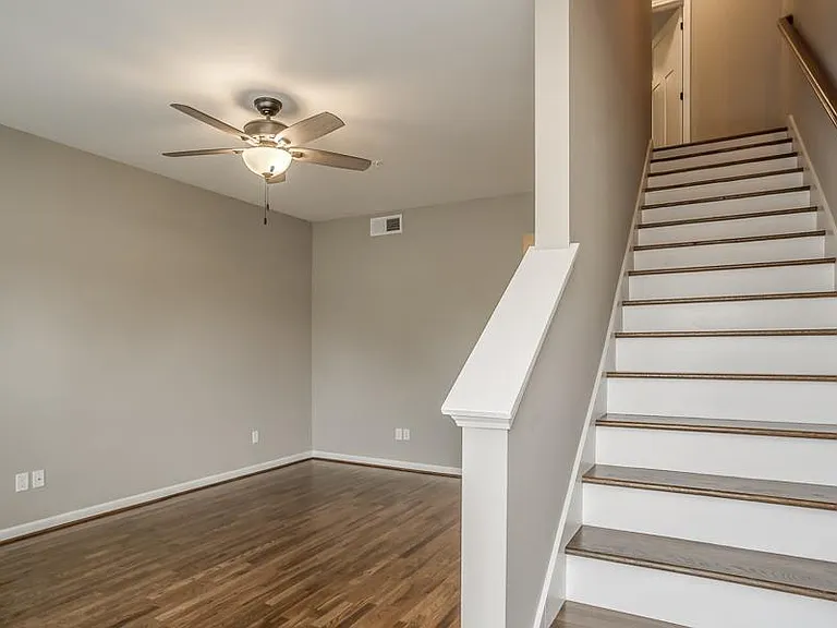 131 Edgington Dr #131 — Photo 4