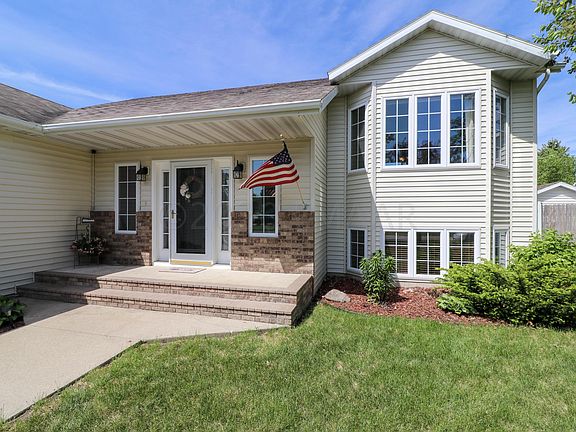 3rd image of 2807 Parkview Dr S