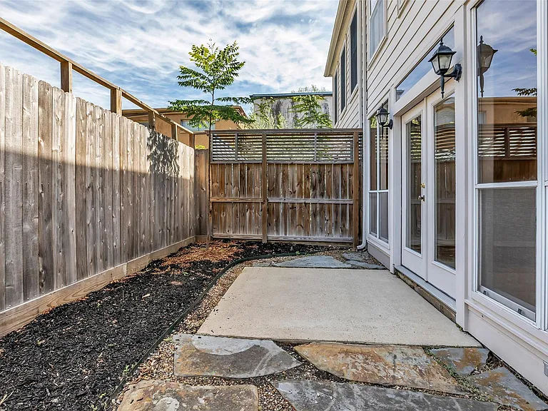 4916 Travis St — Photo 23