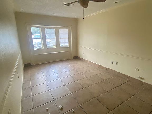 4th image of 2608 S Taft St