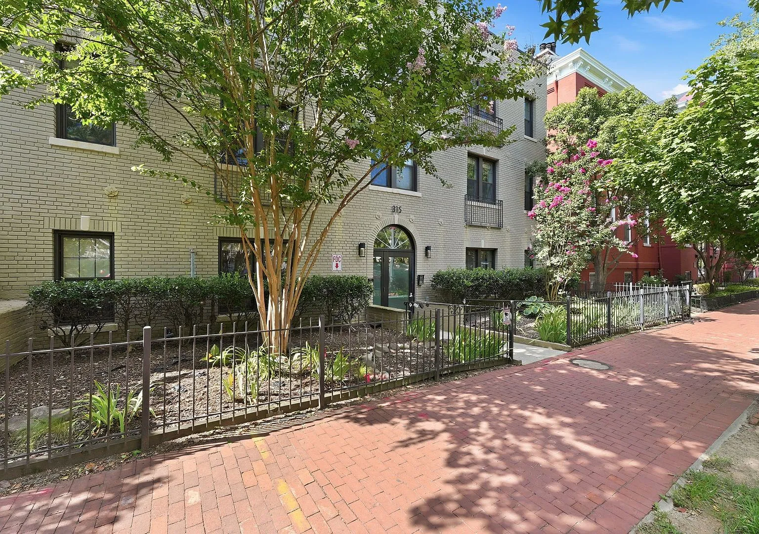 Sun-Filled Furnished 1BR in the Heart of Capitol Hill! — Photo 1