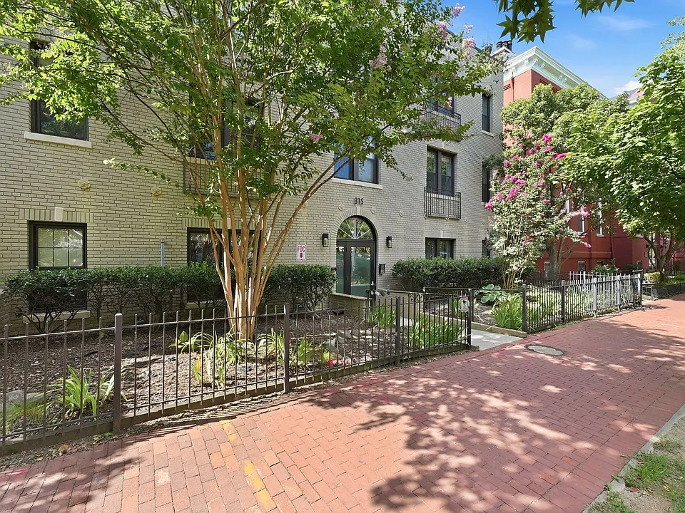 315 G St NE #306
