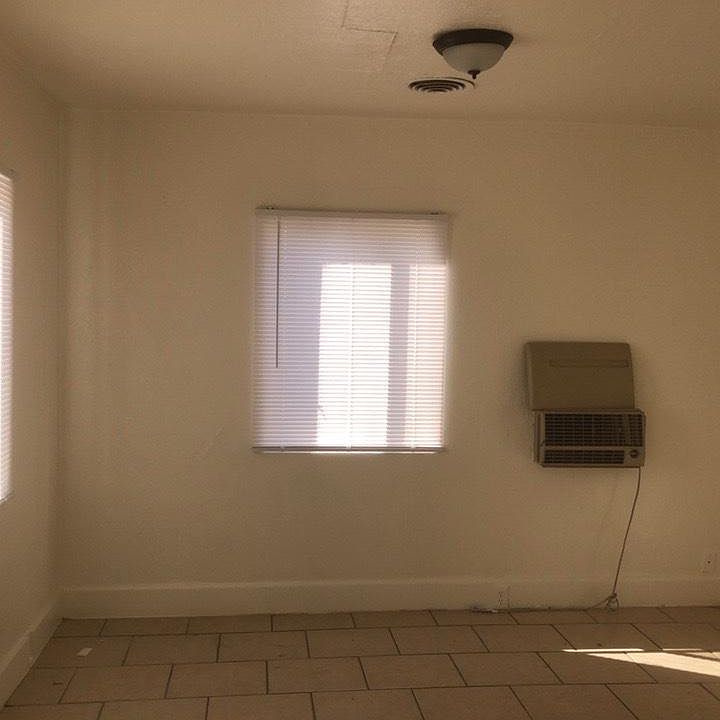 1st image of 414 W Acacia Ave