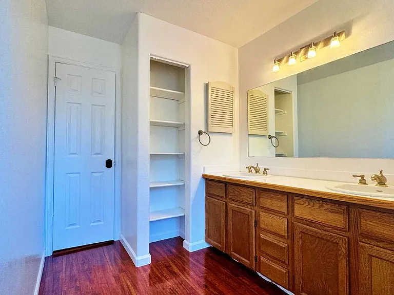 18723 E Utah Cir — Photo 9