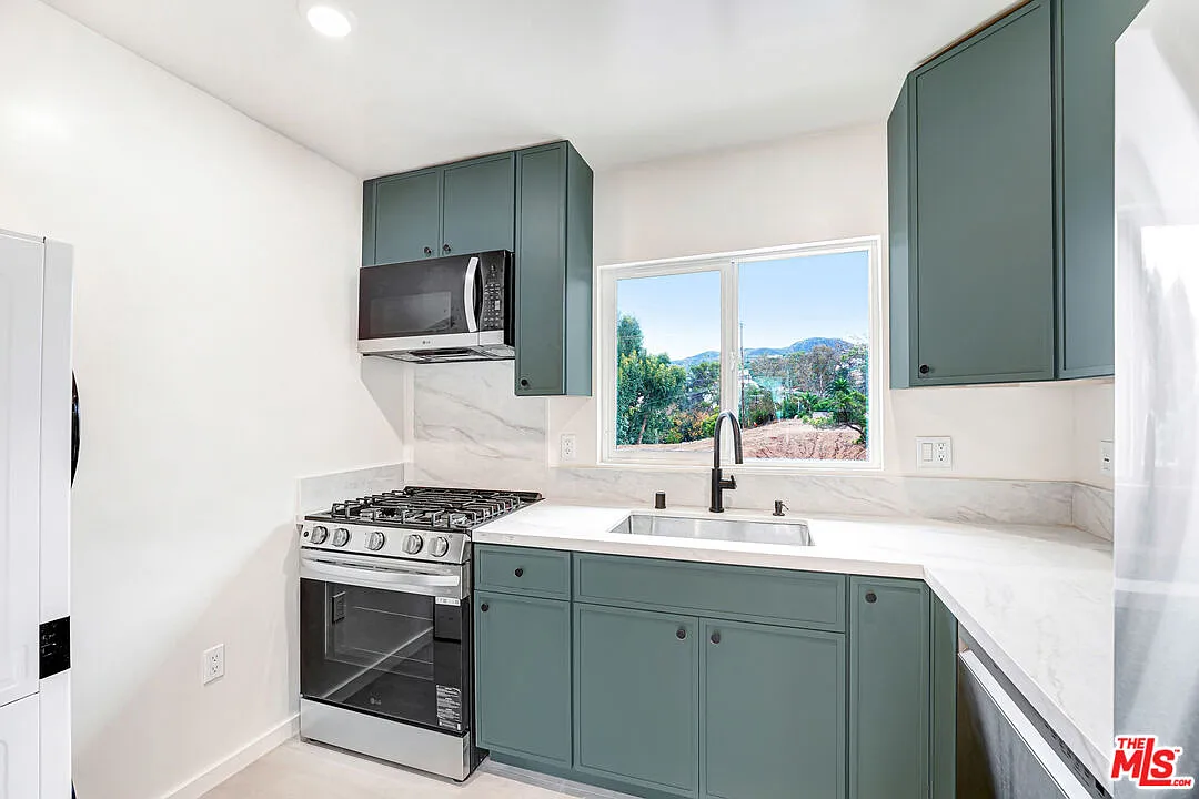 Studio, 1.0 bath, 350 sqft, $2,700 — Photo 1