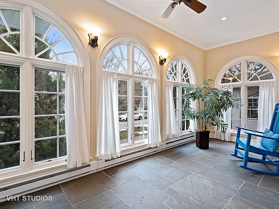 5th image of 2626 Lincolnwood Dr