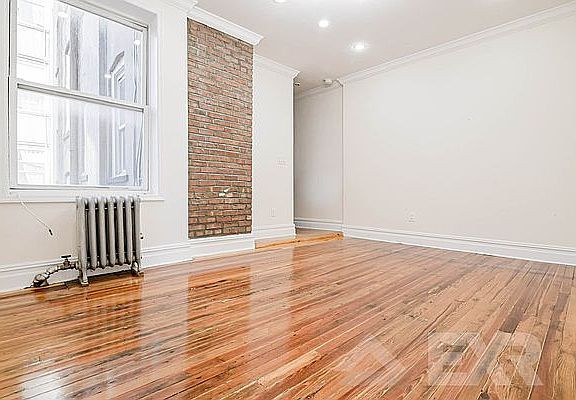 2nd image of 709 De Kalb Ave #12