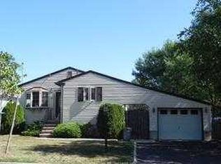 17 Redstone Ln, Lodi, NJ 07644